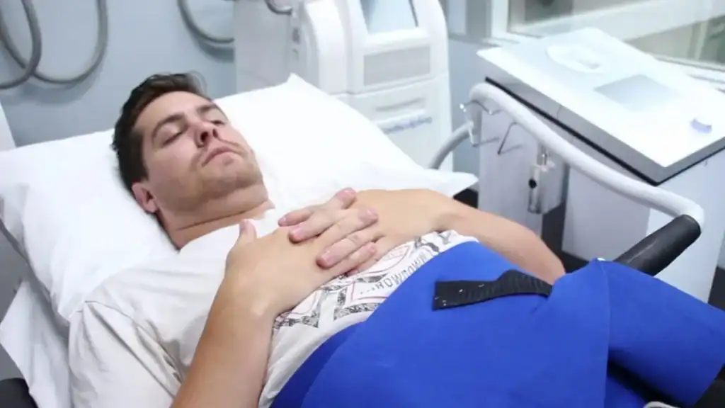 Image of male having body contouring Weybridge treatment